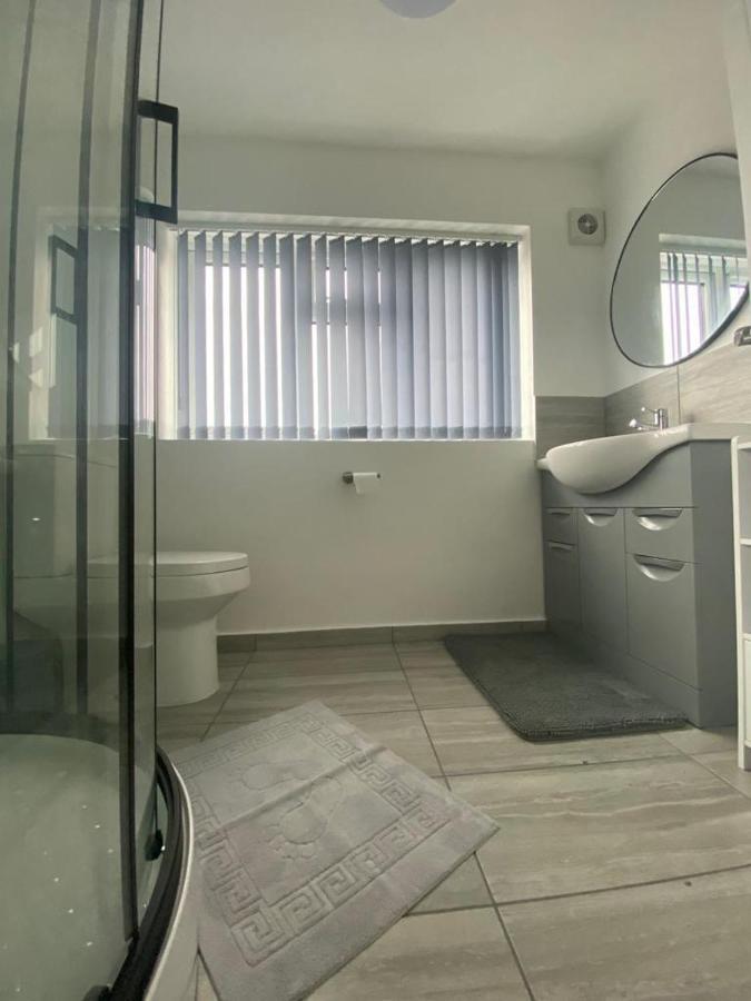 Gatwick Deluxe En-Suite Rooms Horley Exterior photo